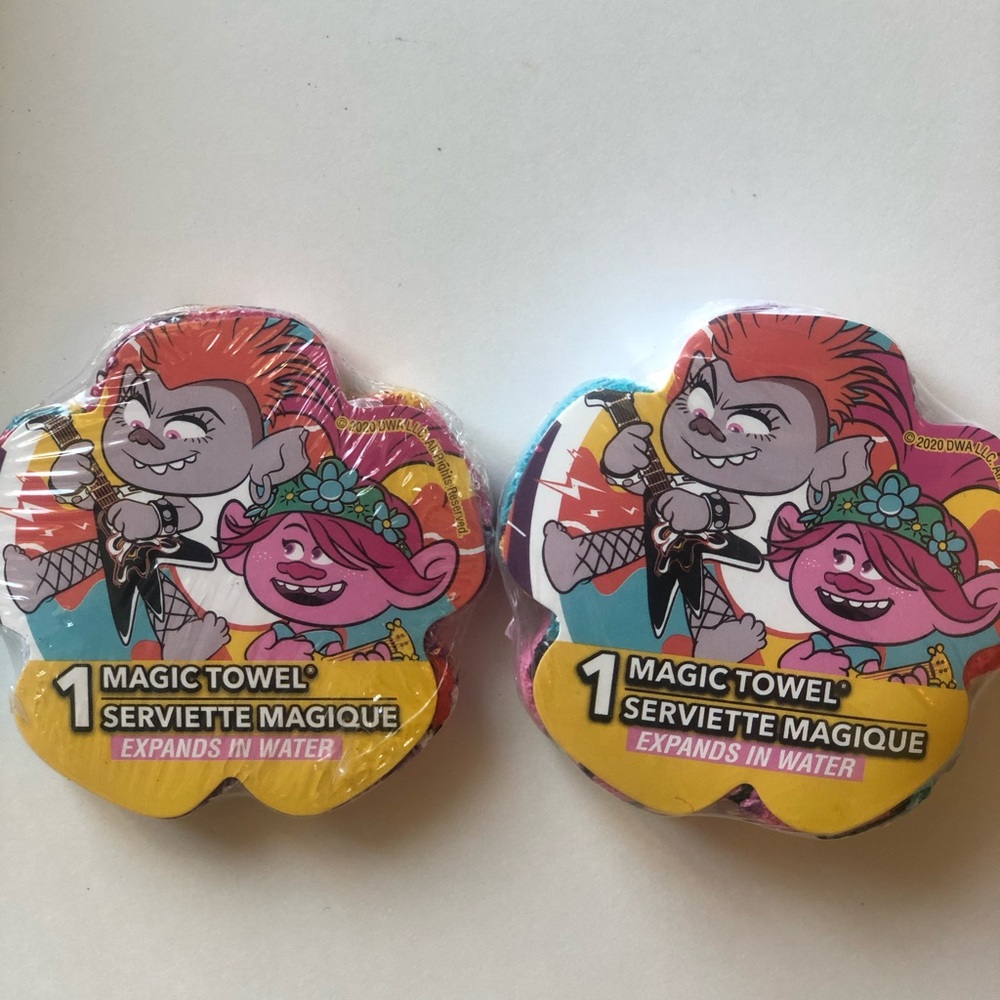 🌻Trolls Disney Magic Towel 2 NWT
